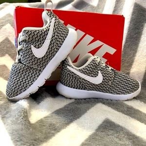 Nike Toddler 7c tennis shoes